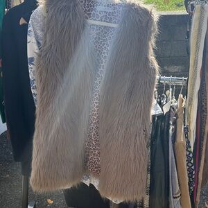 Chic Faux Fur Vest - Taupe